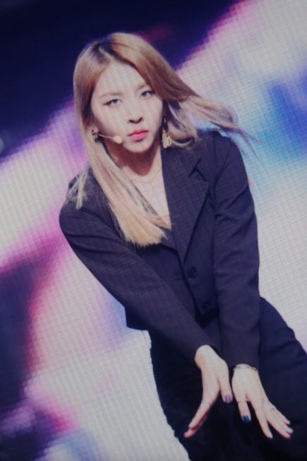KARD_kr's tweet photo. 171121 쇼케이스 Preview

#KARD #BM #jseph #jiwoo #somin #You_In_Me https://t.co/MbS1z8kpVW