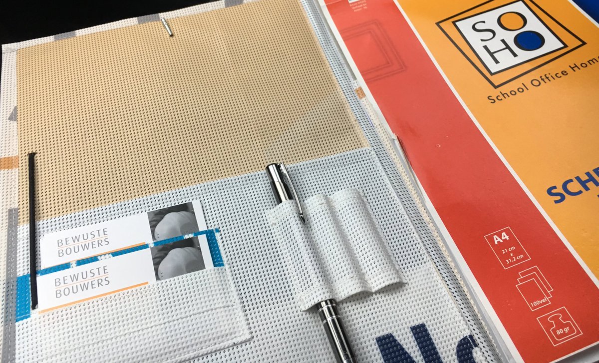 Els_Geurts's tweet photo. Deze weken met m’n gerecyclede  schrijfmap #wasooiteenbanner op pad: gesprekken met deelnemers. Inspirerend om te horen hoe bedrijven de @bewustebouwers  gedragscode oppakken en fijn om feedback te krijgen #verbeterbewustebouwers #verbeterdebouw.nl https://t.co/89KN9YUD4c