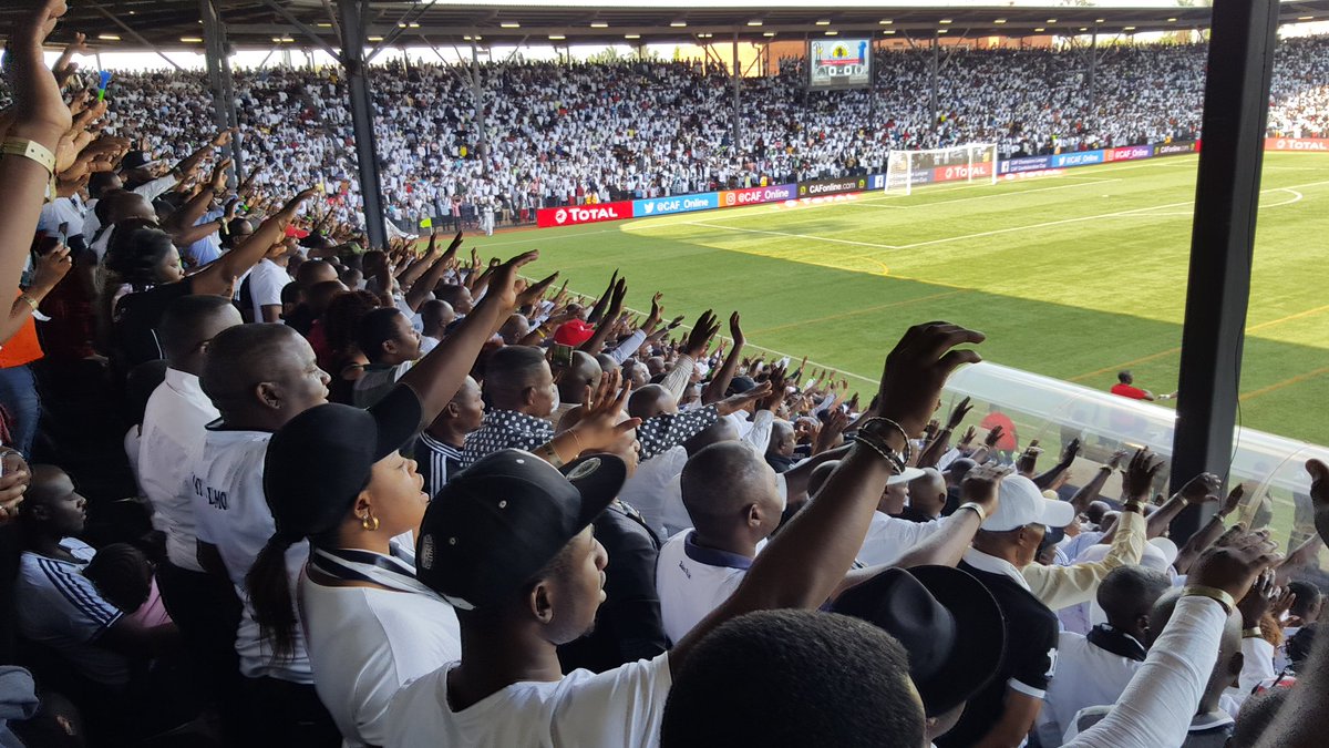 abelamundala's tweet photo. #Lubumbashi: Quand le stade @TPMazembe se met debout mains en l'air pour saluer @moise_katumbi qui nous regarde depuis #Bruxelles! Finale aller @caf_online_FR #C2 @TPMazembe vs @SuperSportFC #19Nov2017! @SalomonKalonda @AfricaFootDaily @jeune_afrique https://t.co/2XF56VpTPq