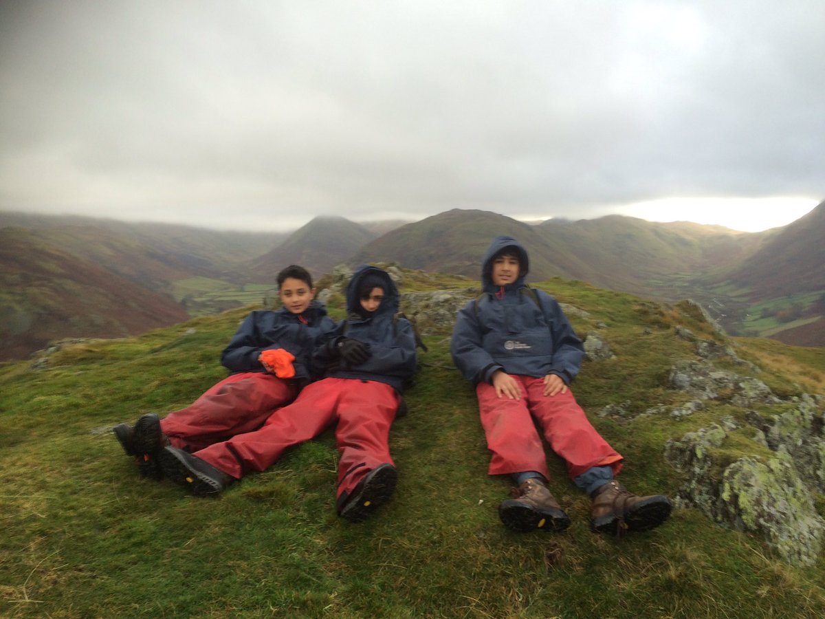 dixonsma_2024's tweet photo. Class of 2024 scholars literally climbing their mountain! Some fantastic examples of scholars working together and showing grit and determination. #dmagrowthmindset #dmapositivity https://t.co/CJ8Z0qkvJQ