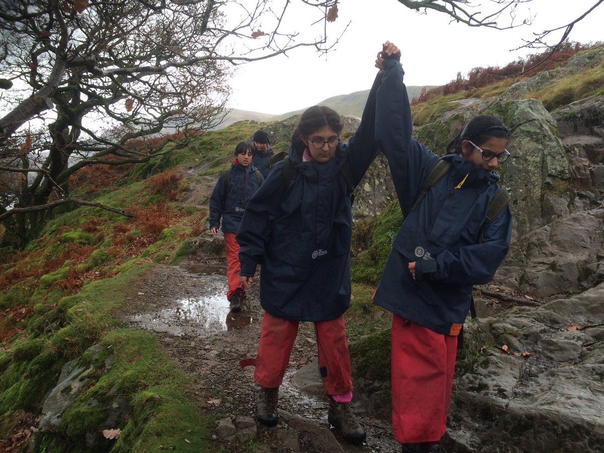 dixonsma_2024's tweet photo. Class of 2024 scholars literally climbing their mountain! Some fantastic examples of scholars working together and showing grit and determination. #dmagrowthmindset #dmapositivity https://t.co/CJ8Z0qkvJQ