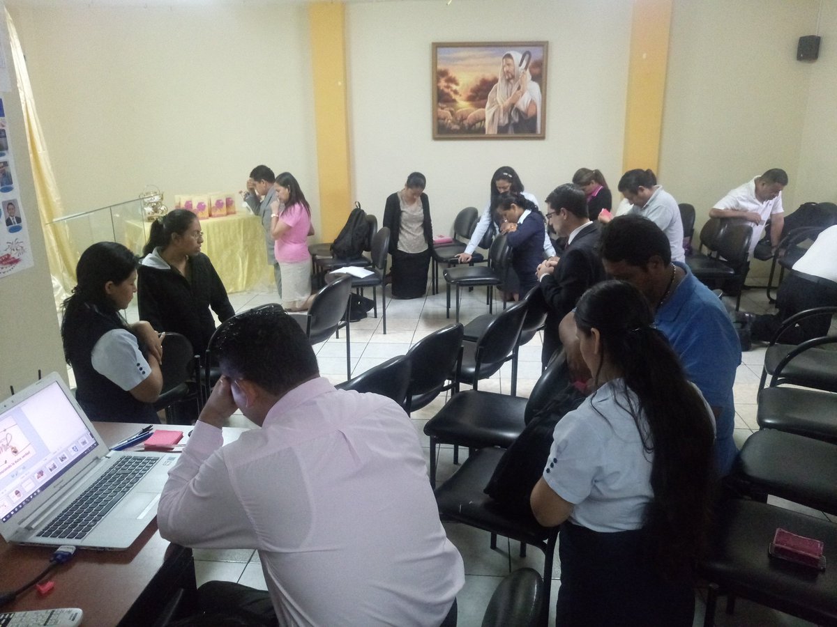 AdventistasMES's tweet photo. Dios está guiando la vida de nuestros amigos e invitados que un día más, escuchan el mensaje del Señor #ProyectoMasMielUE @adventistasEC @prertonkohler @prgiovanny @YanezWashington @sylvia_polo https://t.co/eRyU4v9JX1