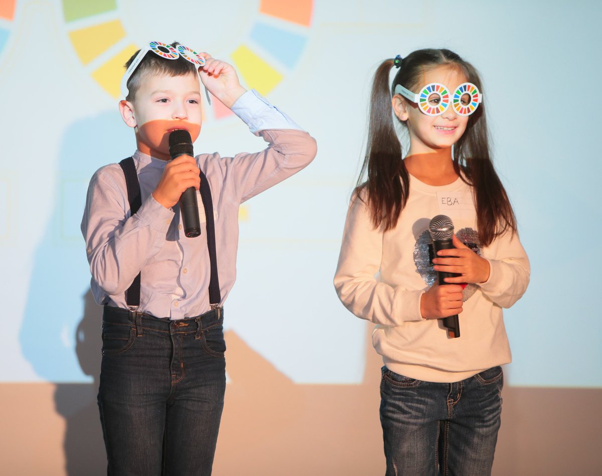 UNICEF_UA's tweet photo. Global Vision for young people on #WorldChildrensDay Are you joining #WorldsLArgestLesson initiative and #KidsTakeOverSchools to teach over 15,000 children in Ukraine about the Sustainable Development Goals and #ChildRights? https://t.co/5IgqaQRhRE