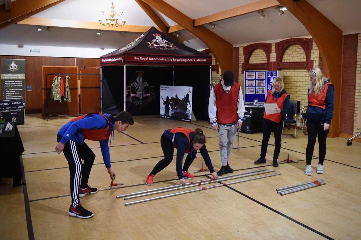 RMonREM's tweet photo. Members of @108FdSqn hosted students from @GowerCollegeSwa for an insight into the Army Reserve Royal Engineers @ProudSappers #findwhereyoubelong #RMonREM #SwanseaSappers https://t.co/nXIzwoApVW