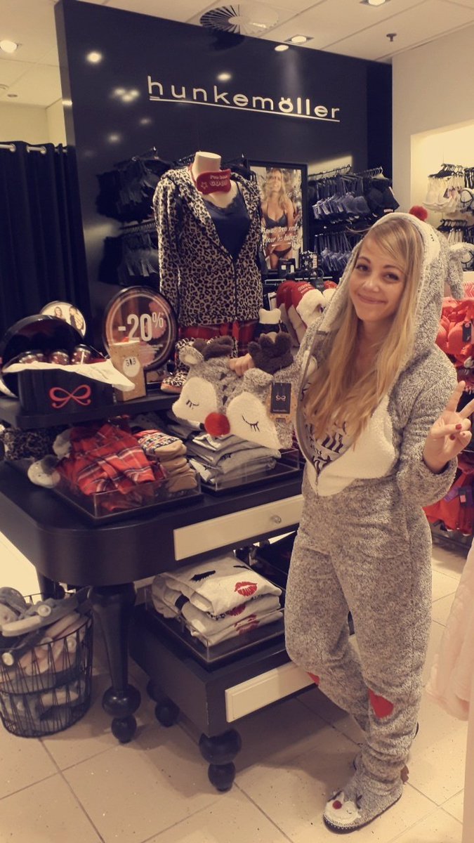 Christmas is coming🎄🎁🎉 #HKMVM#fun#student#happy#cosy  <a href="/amvanree/">A-M van Ree</a> <a href="/jess_208/">Rich Jessica</a> @Dimitri_HKM <a href="/S_Lalanne/">Stéphane Lalanne</a>