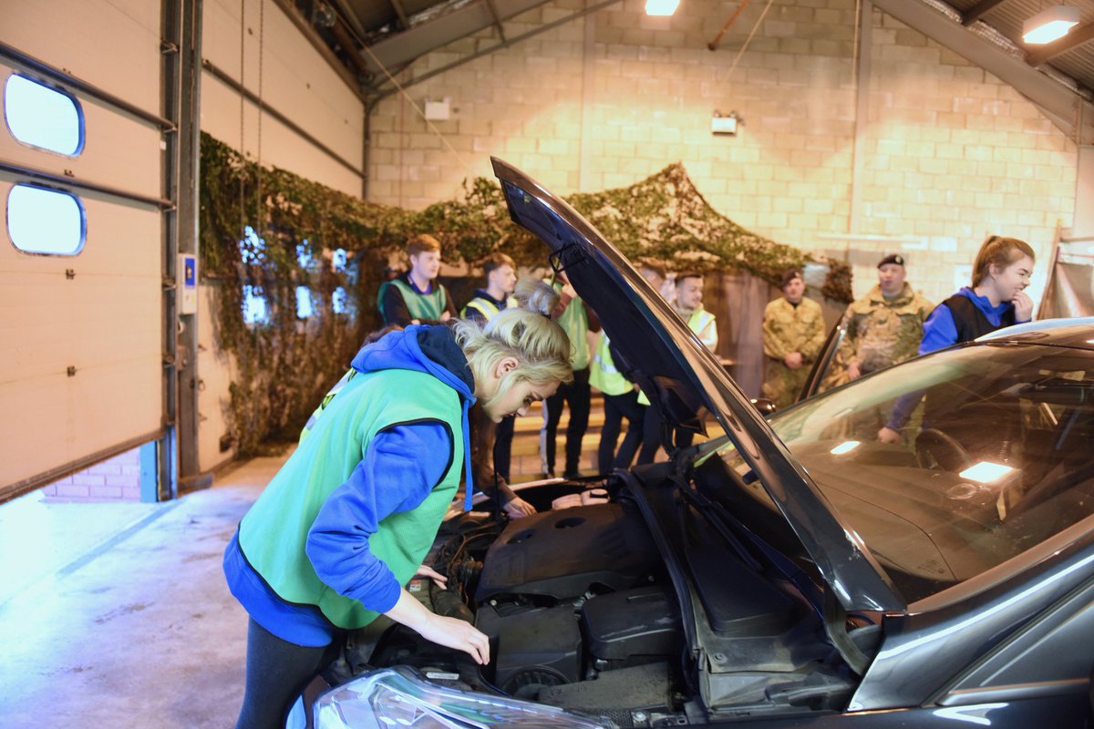 RMonREM's tweet photo. Members of @108FdSqn hosted students from @GowerCollegeSwa for an insight into the Army Reserve Royal Engineers @ProudSappers #findwhereyoubelong #RMonREM #SwanseaSappers https://t.co/nXIzwoApVW