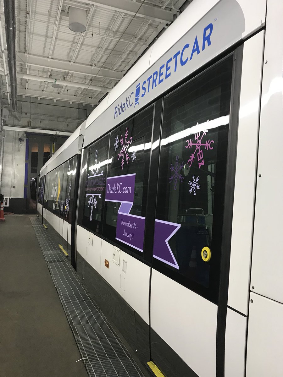 kcstreetcar's tweet photo. Getting ready for some @DazzleKC in Downtown #KC! #kcstreetcar #DazzleKC #HowWeDoKC https://t.co/KuZ84mMkSA