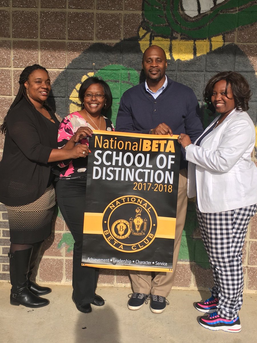 RobertHemby2's tweet photo. So proud of our Beta Club advisors and students. What an honor! @Orangeburg3Supe 
#WhateverItTakes #HHRM https://t.co/gzTvwciiQ7