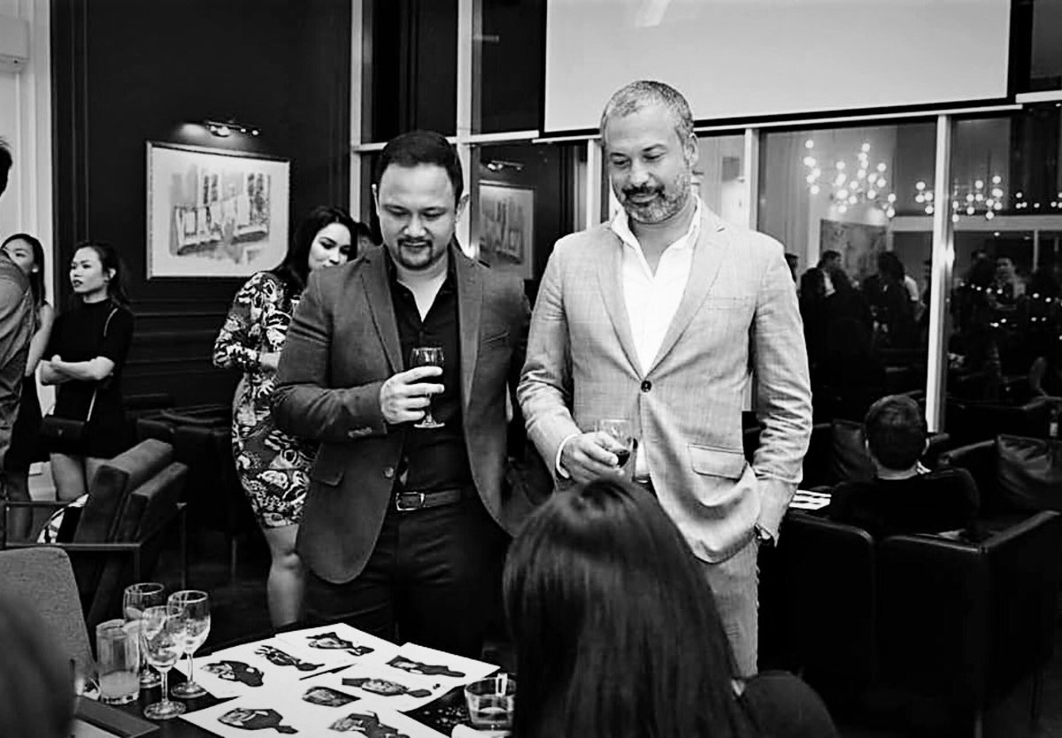 Mauriceocrypt's tweet photo. Just a couple of dudes watching coffee art. @ryzkamal #filmnoir #kulalumpur #malaysia #asia2017 ☕️👩🏻🎨 https://t.co/dXaiGmwkK4