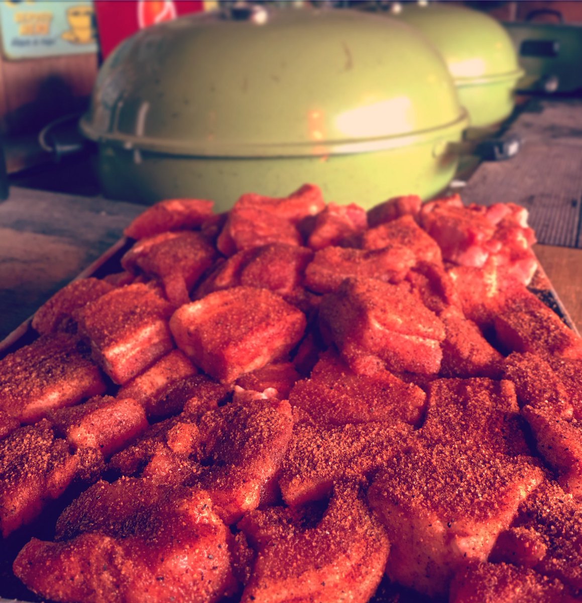 Small mountain of pork belly from <a href="/MeatMerchantMoi/">The Meat Merchant</a> rubbed in <a href="/OakridgeBBQ/">Oakridge BBQ</a> just going onto the @Weberbarbecues WSM with <a href="/FlameBossSmokes/">Flame Boss</a> wonder what they would be like on a Summit 🤨 #LetsGetJimAWeberSummit