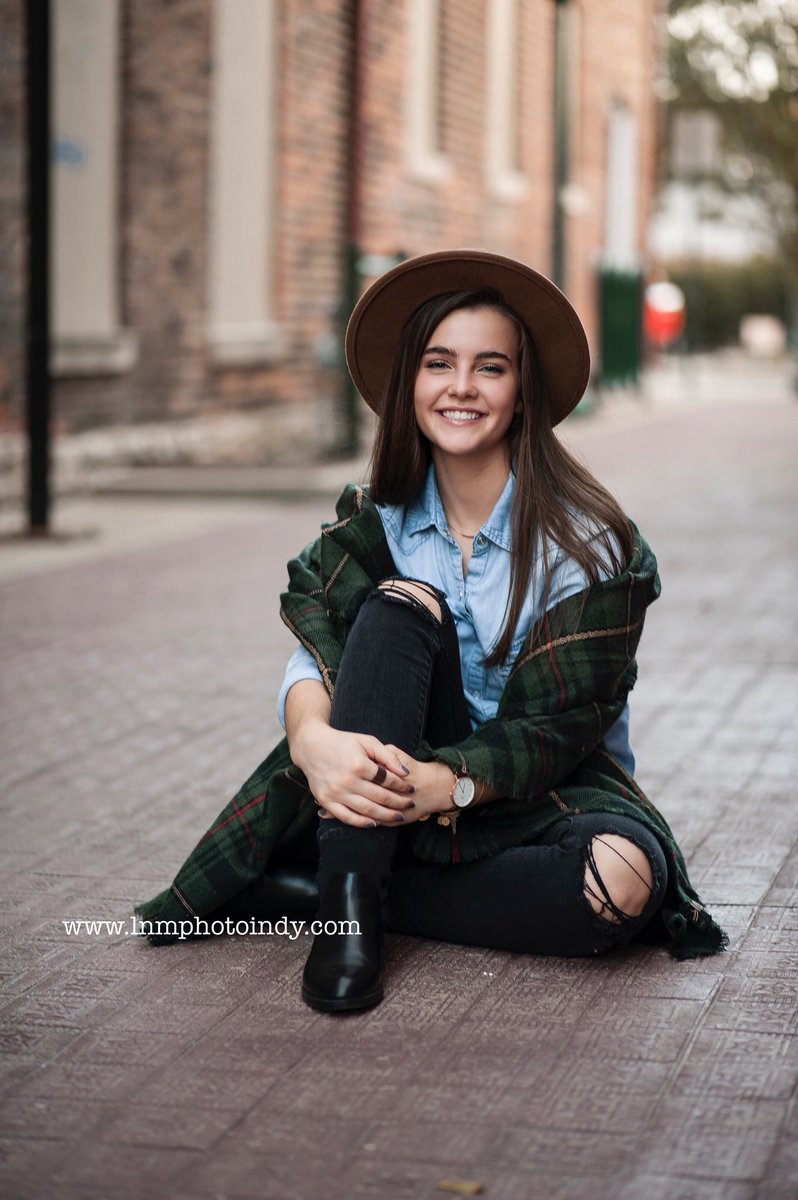 lnmphotographyy's tweet photo. I need to use Twitter more, so here’s a photo & a reminder to the #classof2019 to sign up to be a rep for me!! So exited to work with y’all!
•
•
•
#Indianapolis #fishers #Noblesville #photographer #photography #indy #seniorreps #modelteam https://t.co/lmkR0Dzc4p