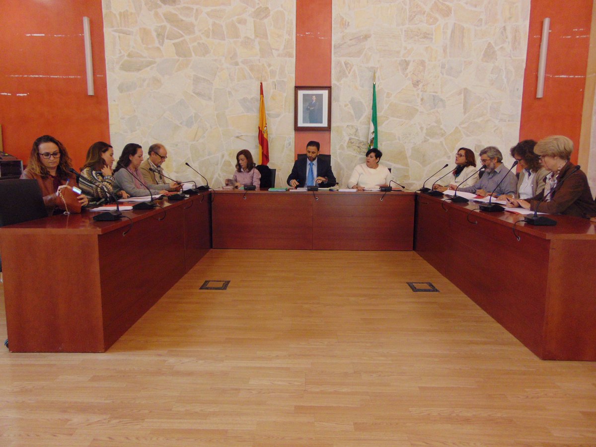 AytoOjen's tweet photo. La Comisión de Absentismo Escolar de #Ojén avanza en la coordinación de los Servicios Sociales ojenetos con los de #Marbella  https://t.co/6uQRzDiQfK #Educación https://t.co/6VC5K3M3TD