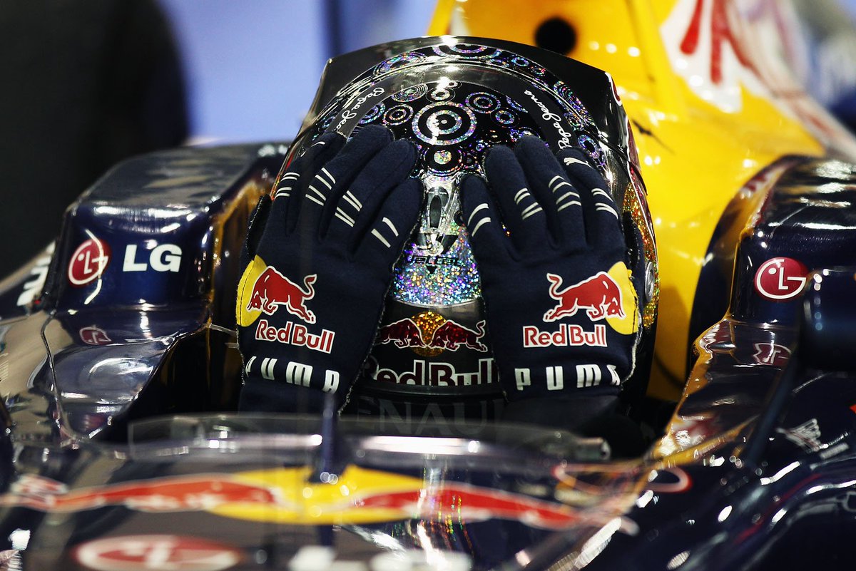 remco_v_eldik's tweet photo. #AbuDhabiGP build up...
#Vettel and #RandyMandy took in 2010 his first worldchampionship and #redbull there 1st Constructors titel
The #RB6 took 9 wins 20 podiums 15 poles 498 points in 19 races
The best #RBR car ever made by #Newey #Marshall & #Prodromou
#Webber #Vettel #RBwall https://t.co/CCCCUFJhO0