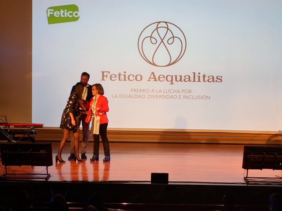 PSOEMadridAyto's tweet photo. 📢📸@PuriCausapi recibe el premio "Fetico Aequalitas" por su labor en igualdad,diversidad e inclusión #CongresoFetico
🎙"Entre todos,seamos del partido o de la organización q sea,nos debe unir la defensa la igualdad,para entre todos avanzar en la justicia y en la igualdad social" https://t.co/MBR4SkknIy