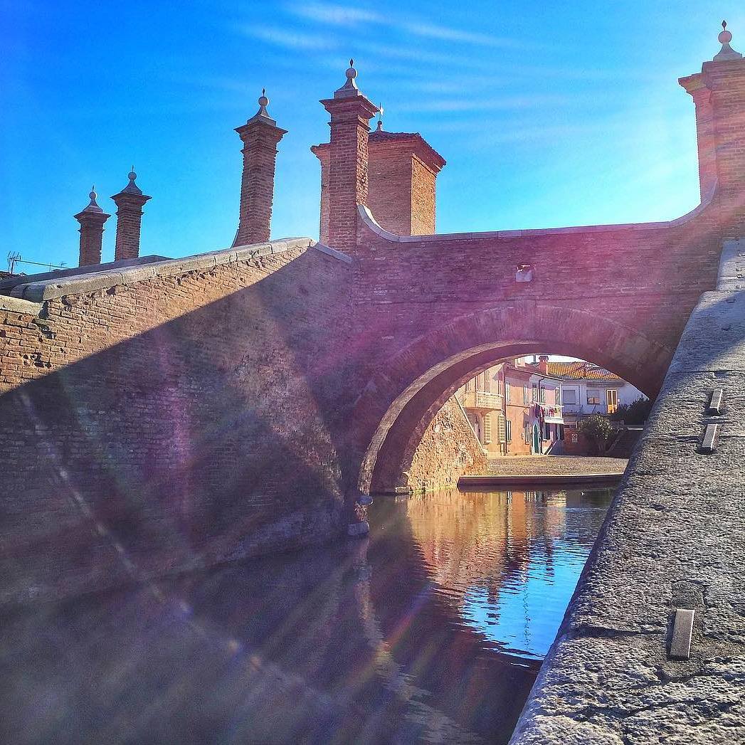 turismoER's tweet photo. • #Comacchio enlighted •
Riflessi di colore tra i canali 😯
pH. @lorenzpar | #inEmiliaRomagna https://t.co/9hoEKdajCQ