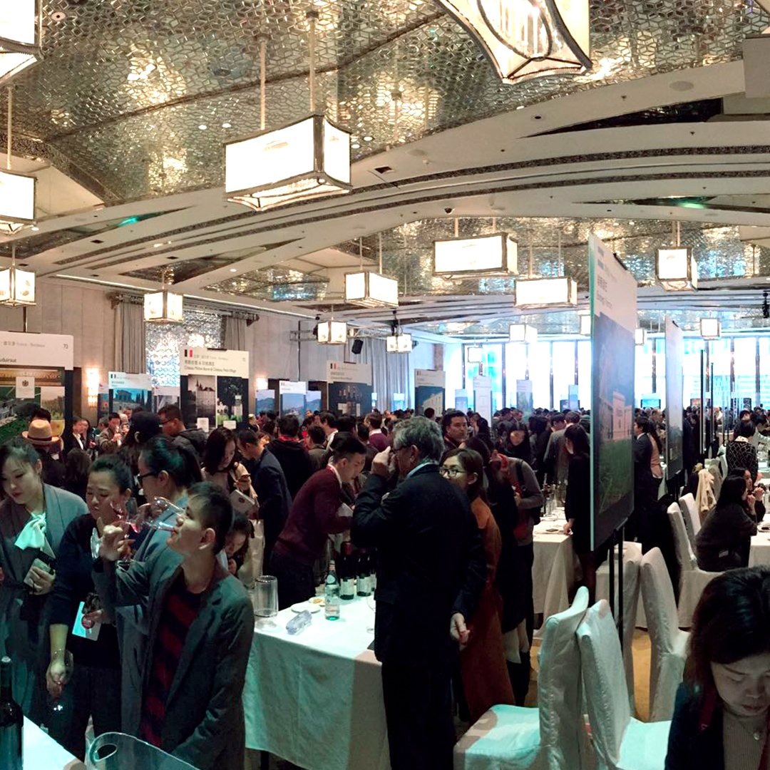 Al otro lado del mundo seguimos siendo protagonista estando en el inigualable "Decanter Fine Wine Encounter Shangai", donde Fongyee Walker, visitó nuestro stand destacando el T.H. Syrah Limari como uno de sus favoritos. "Todos los vinos de la línea T.H son excelentes" señaló