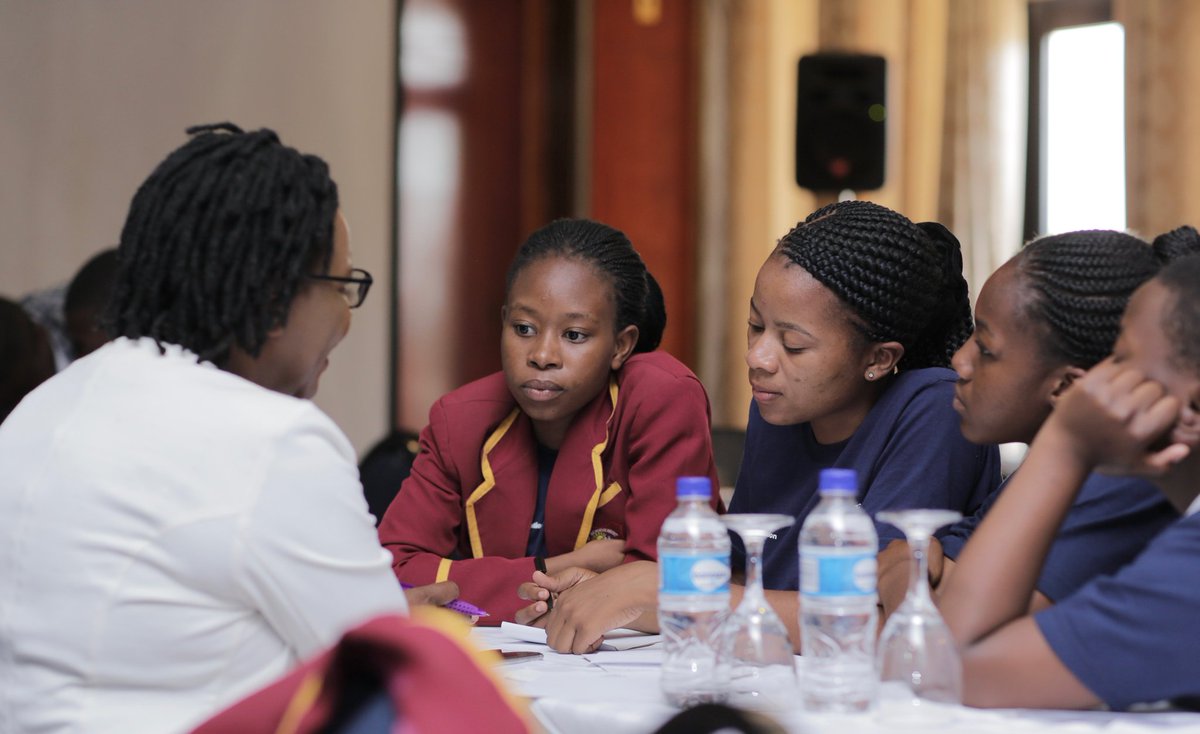 HigherLifeFDN's tweet photo. Delegates at #NGEC17 break away into groups to identify gaps, challenges& issues affecting #children particularly #girls in #education https://t.co/Zar9LQKBQM