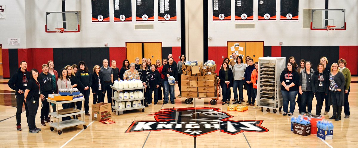 LeRoy_CSD's tweet photo. Members of our staff with the turkeys, milk, butter, bread, bacon, eggs &amp; freshly made pies that were all purchased w/ donations from staff dress down days! Amazing effort supporting our 45 families!
#HugeThanks
#LRGiveBack🙌 https://t.co/eIYE9owLUK