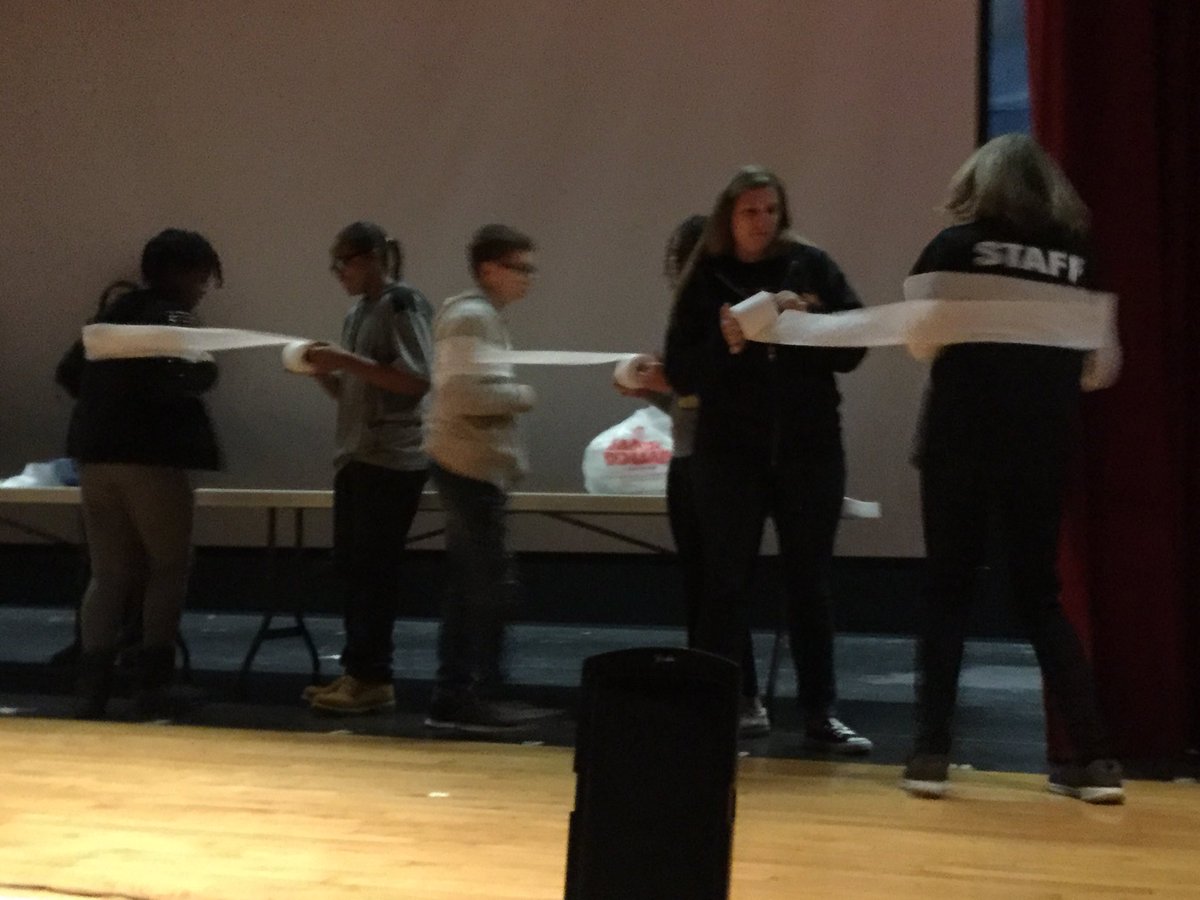 GreathouseSTEM's tweet photo. Students and teachers building community @YtownSchools #sel #recis https://t.co/OokKMN5awx