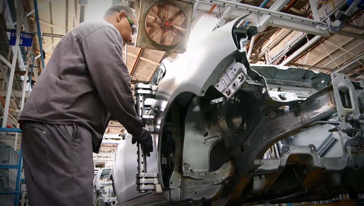 VWGAnews's tweet photo. Did you know? The Body Shop at our Uitenhage factory employs new bolting technology which allows for immediate torque measurement, feedback and rectification in the assembly of safety critical items.
#DYK #FactoryFacts https://t.co/vK6u45Fdou