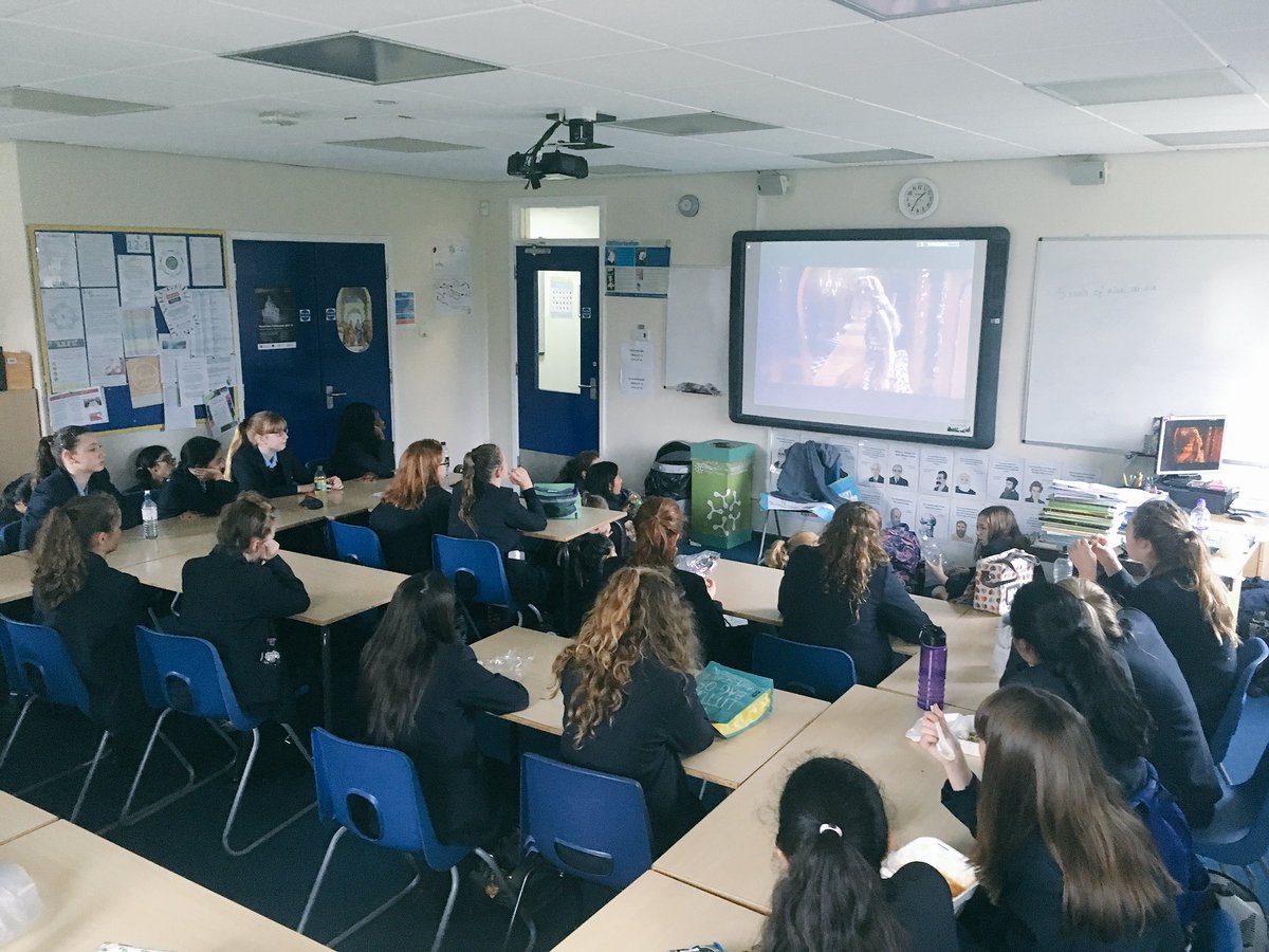 STAGSRS's tweet photo. Another week, another packed room for Philosophy&amp;Film Club! #AliceInWonderland #becarefulAlice @stags_official https://t.co/MZHstfTL2M
