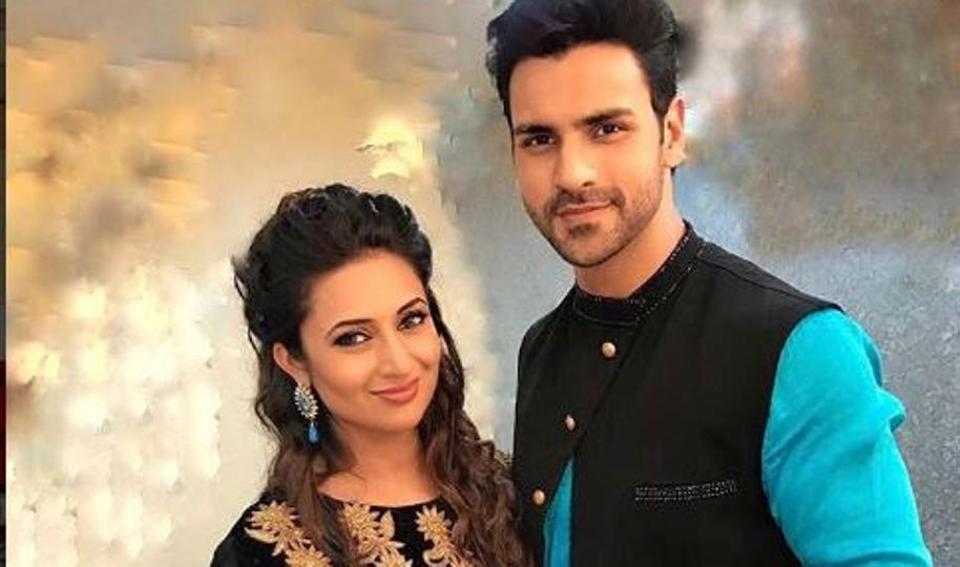 PinkvillaTelly's tweet photo. #DivyankaTripathi and #VivekDahiya hit the dance floor with their badass moves https://t.co/YlgmkW45s3 https://t.co/vja4kCVvr9