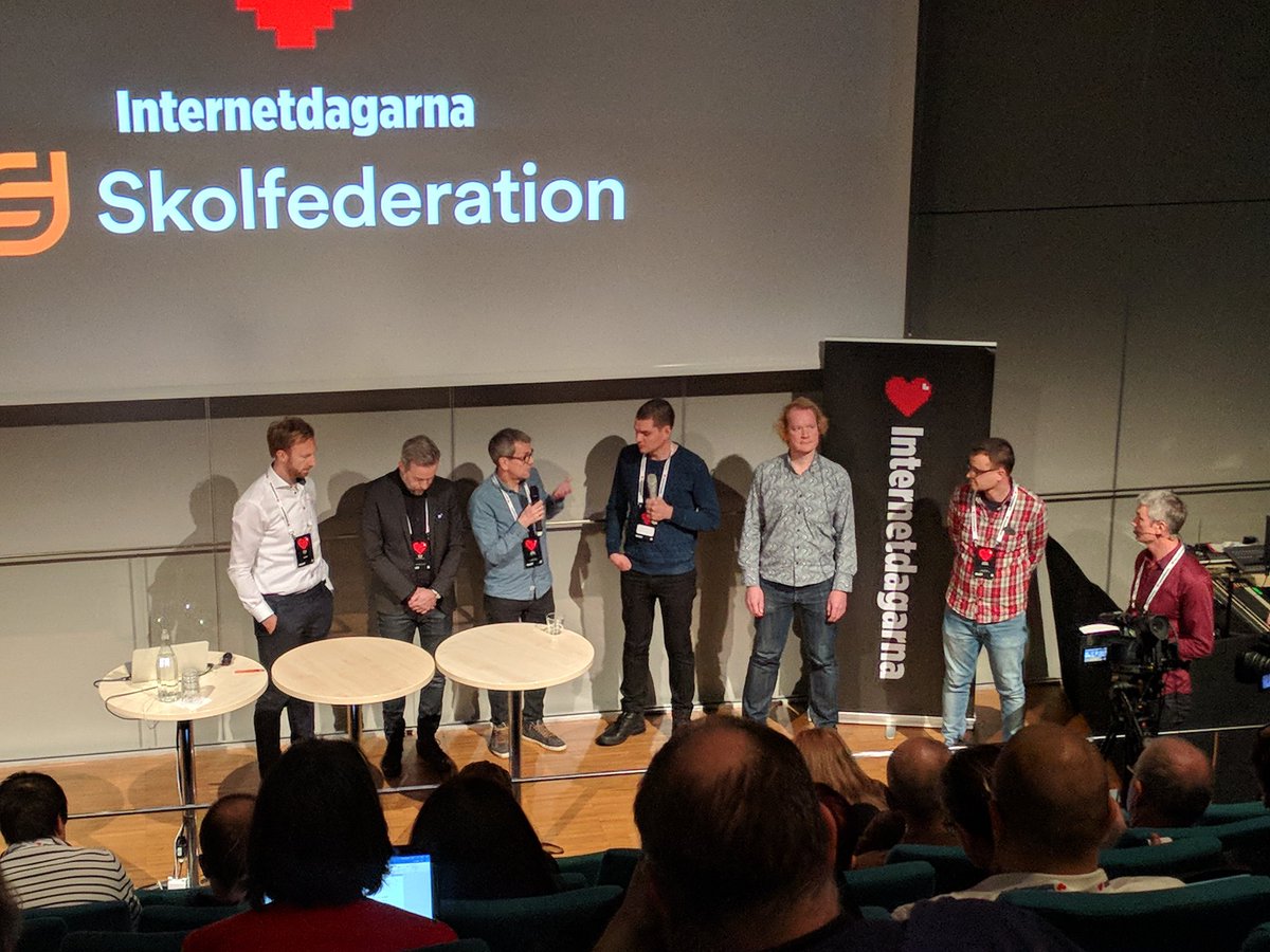 Snubbar som snackar IT. Vore trevligt om kvinnorna får plats i gemenskapen. Vi har ett gemensamt ansvar för att fixa förändring! #IND17 #edtech