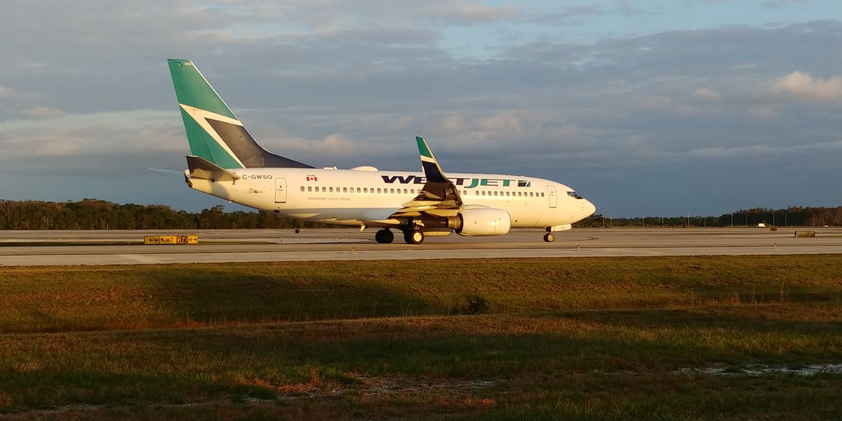 emiliocepilio's tweet photo. Just a handful of pictures from this weekend at @MCO #AvFan #Planespotting #Boeing https://t.co/lVHKyGfQ2P