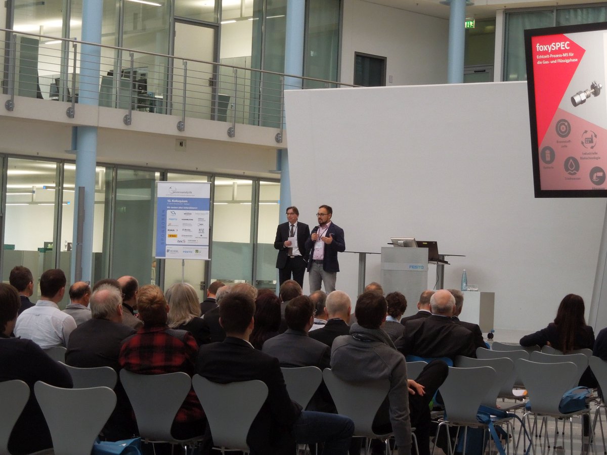 DECHEMA's tweet photo. Der erste Posterslam des 13. Kolloquiums Prozessanalytik läuft: 2 Minuten zum Begeistern @FESTOAG @GDCh #PAT13 #dechema #jetztlive https://t.co/Nk0YDlZmoK