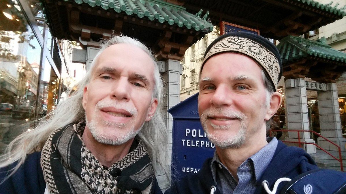 cs2750's tweet photo. Our return to Dragon's Gate in San Francisco's Chinatown neighborhood, first in 2003 and then in 2017. https://t.co/v5ruLBX1kQ