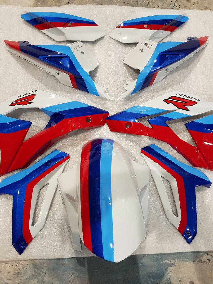 CHOLLOMOTO's tweet photo. Pintura bmw hecha en https://t.co/i8B2stiDrc.# pinturademotos #bmw #motogp https://t.co/dotaE8BQUB