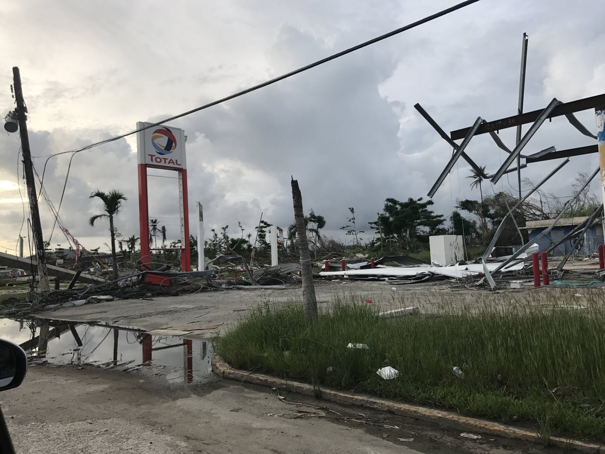 yarimarbonilla's tweet photo. Humacao: where Maria made landfall in Puerto Rico two months ago. Still looking like the storm just passed. Even the WALMART isn't expected to open til Spring given the damages. Residents travel to neighboring towns for basic items. 1/? 
 📷: @Franqui_Vazquez https://t.co/2pM89R2gh9