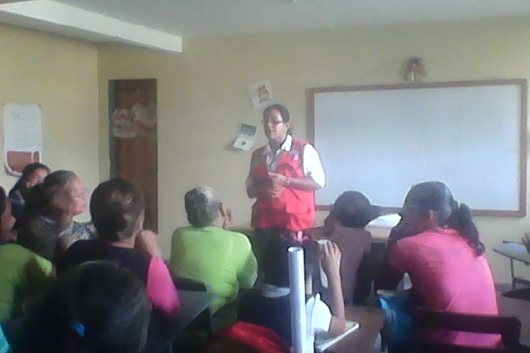 ler1972's tweet photo. Leslie Losada. Coordinadora regional @senadeszulia hoy con las #Maitas en taller "importancia del desarme" @mspenitenciario @mirelct @ https://t.co/ByiDkzysTN