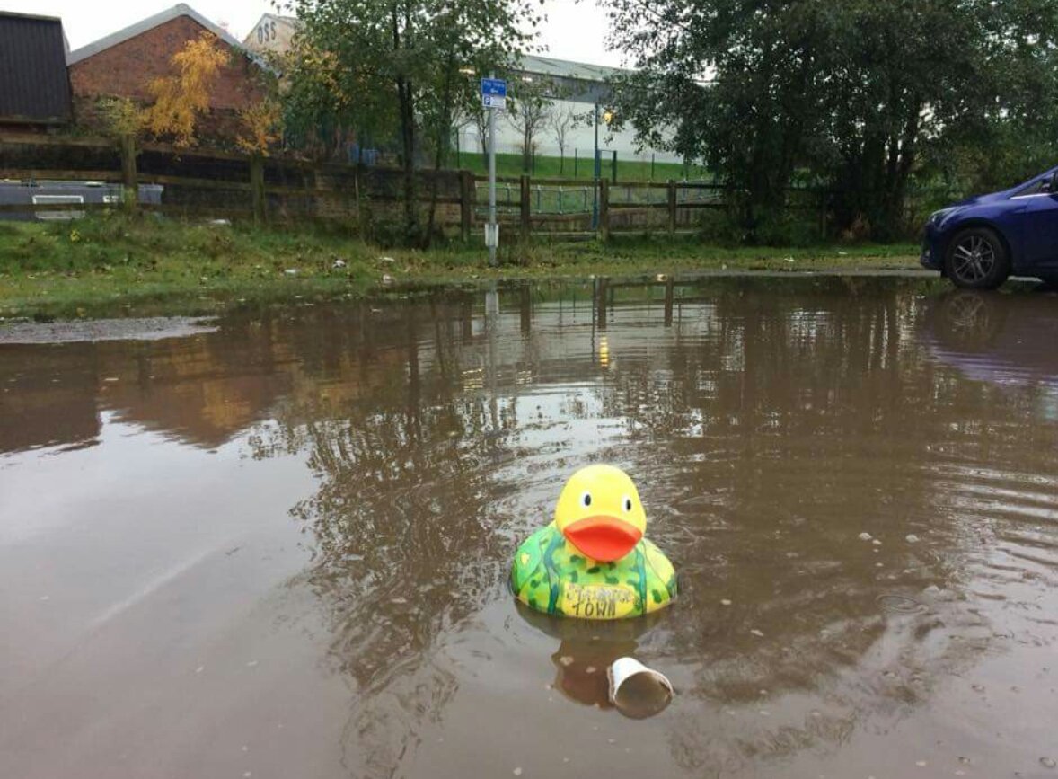 StalybridgeTown's tweet photo. Parking in Stalybridge is Quackers! .... Would you park here? @5adayFresh @all_fabrics @MENnewsdesk #askthecouncil #SupportYourTraders #shoplocal @BBCNWT @GranadaReports @CheshireRT @ManchesterRTs #Rt @jreynoldsMP https://t.co/YGCeC5iCvB