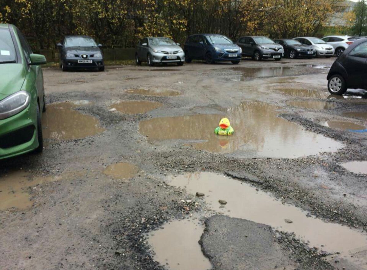StalybridgeTown's tweet photo. Parking in Stalybridge is Quackers! .... Would you park here? @5adayFresh @all_fabrics @MENnewsdesk #askthecouncil #SupportYourTraders #shoplocal @BBCNWT @GranadaReports @CheshireRT @ManchesterRTs #Rt @jreynoldsMP https://t.co/YGCeC5iCvB