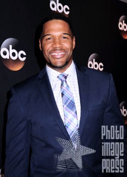 Happy Birthday Wishes going out to Michael Strahan!!!   