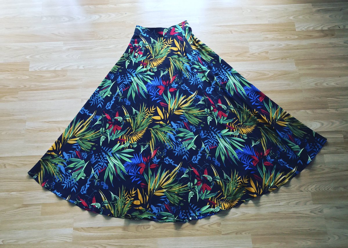 DEIRISARRI's tweet photo. A maxi skirt is always a good idea !

Visítanos en 
Av. 82 # 12a-04 (402) https://t.co/MUc6ncWQ0q