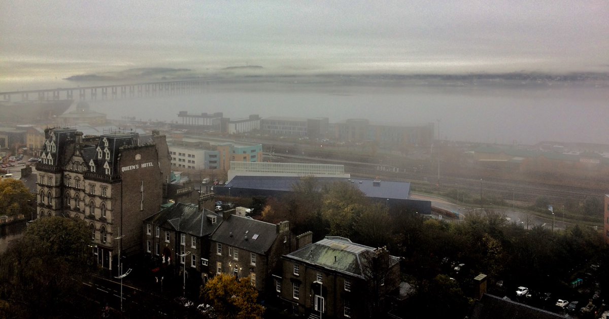 GraemeHutton196's tweet photo. Misty @dundeeuni over to @TayBridgeTweets &amp; @VADundee @Creative_Dundee @bbcweather https://t.co/mgRpARp1WD
