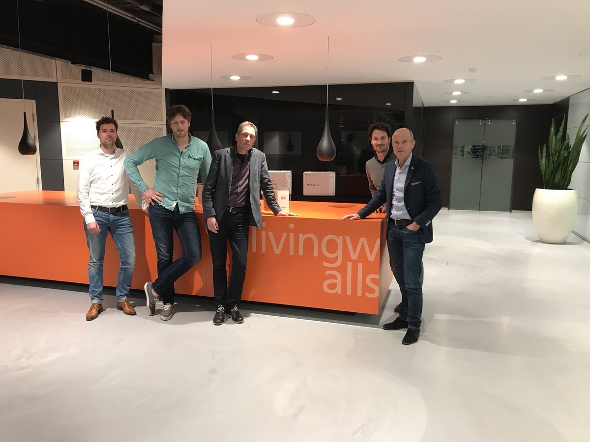 ruudstoelhorst's tweet photo. De 4 nieuwe #Salesprojectmanagers van @maarslivingwalls vandaag aansluiten bij alle concepten en tools van #salesactivitymanagement om #verkoopplan2018 te maken! @MaarsWalls https://t.co/Wt8C5kQNyd