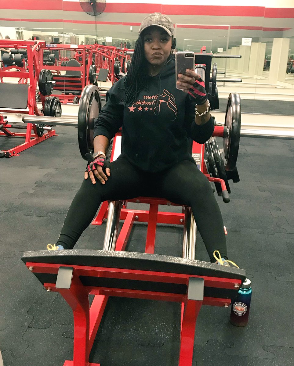 freakshow_babe's tweet photo. 🦋Sup BayBees 🦋 #Squadgoals .. me & my homegirl posted up & getting gainz in #TeamFreakshow gear ❣️🖤❣️ #fitfam ✨ https://t.co/7zhsdfrVg2 ✨ https://t.co/TRDtMtaQEh