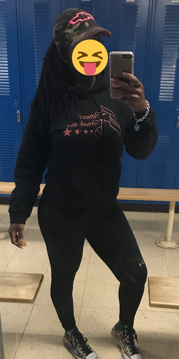 freakshow_babe's tweet photo. 🦋Sup BayBees 🦋 #Squadgoals .. me & my homegirl posted up & getting gainz in #TeamFreakshow gear ❣️🖤❣️ #fitfam ✨ https://t.co/7zhsdfrVg2 ✨ https://t.co/TRDtMtaQEh