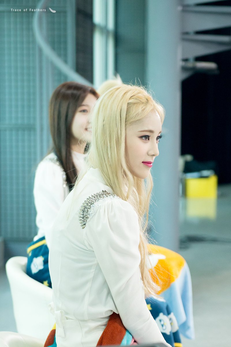 TraceofFeathers's tweet photo. 171106 팩트인스타

#이달의소녀 #LOOΠΔ 
#오드아이써클 #ODDEYECIRCLE 
#진솔 #JinSoul
@loonatheworld https://t.co/Vd8JKQADP0