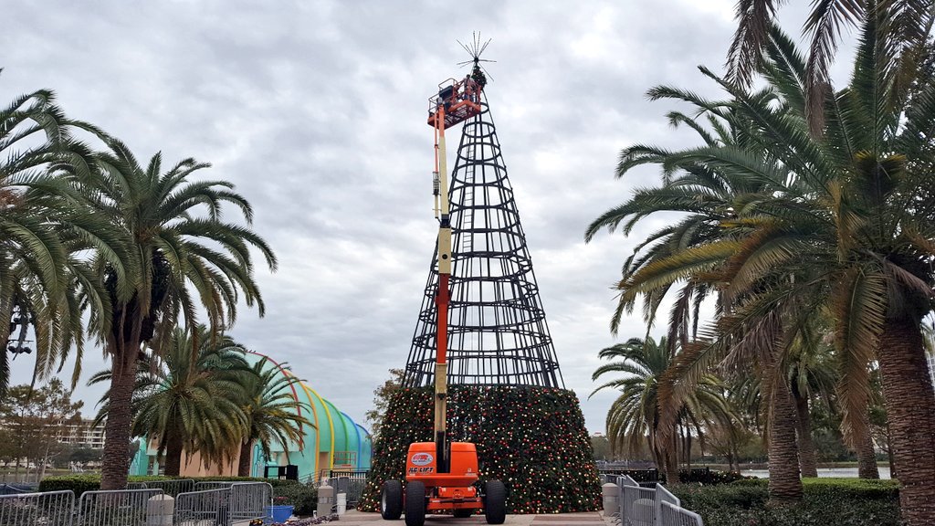 Making progress on the 🌲 at <a href="/LakeEolaPark/">Lake Eola</a>! We hope to see you at the Tree Lighting Celebration on December 1🎉