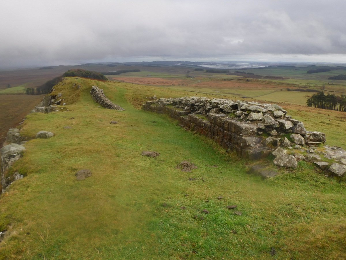 HWpath's tweet photo. Misty morning at Steel Rigg but cleared by the afernoon at Sewingshields on #hadrianswall #nationaltrail https://t.co/akzyzxZQbE