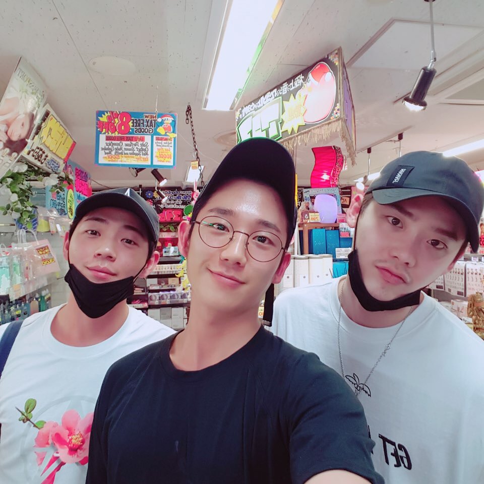 holyhaeinspic's tweet photo. i really wish they were real sibs 😢❤ https://t.co/n0L31X90pW