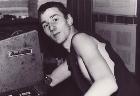 Am 21.11.1992 wurde #SilvioMeier in #Berlin von #Nazis ermordet. 

> Heute: Gedenken, 17h, U-Bhf. Samariter Str.
> Danach: 18.30h, Rigaerstr. 9, zur #SilvioMeier-Preisverleihung an <a href="/aufstehengegen/">Aufstehen gegen Rassismus</a>. Die #AfD will stören. Wir zeigen Solidarität!
rbb24.de/politik/beitra…