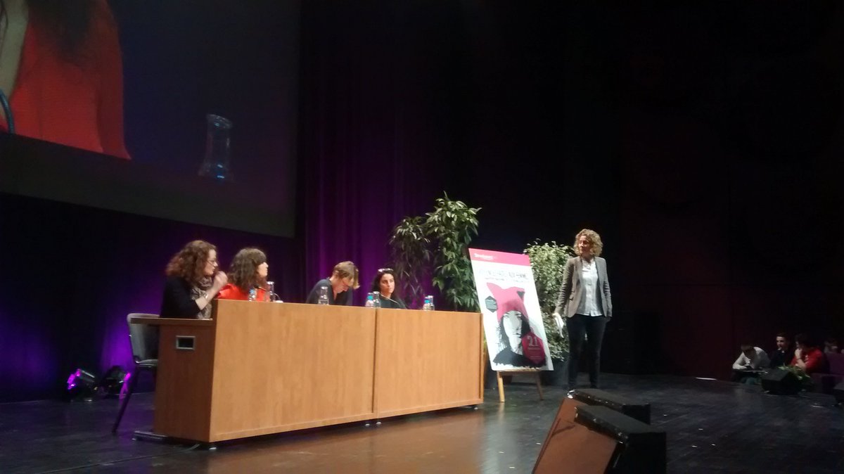 Chloe_Brgn's tweet photo. Table ronde avec 4 associations @labarbelabarbe @Georgette_Sand @enavanttoutes et @VsCyberH animée par @KarenChataigner  #pussyhat #Strasbourg https://t.co/XC3I1nFgY3