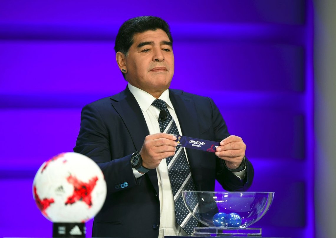 DonbalonAR's tweet photo. Maradona asistirá al sorteo del Mundial y será la gran estrella del evento https://t.co/sYauQf3VwM #Eeeeeehh #Eeeeeehh #ExcelenteNoticia #MiráQuéOtrasFigurasVanAIr https://t.co/FxjewybYMh