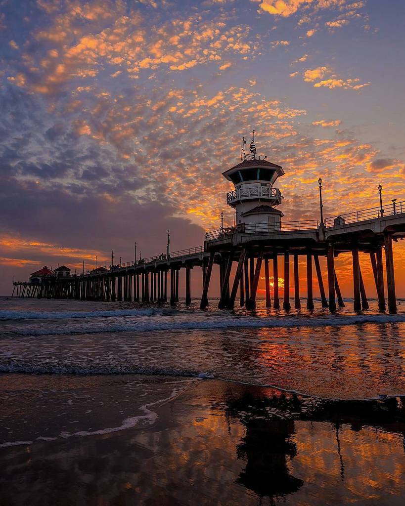 HuntingtonBeCom's tweet photo. Thank you @micah.fitch for sharing your love of the @huntingtonbeachcommunity  Pier Shot #surfcity #sunset
#huntingtonbeachcommunity
#localcommunicator 
#lifeinhuntingtonbeach 😎
😍
🌊
🌴
#socal #california #calilife #socallife #orangecounty #beach #fireinthesky #sunset #epi… https://t.co/lqz4NCgtjp
