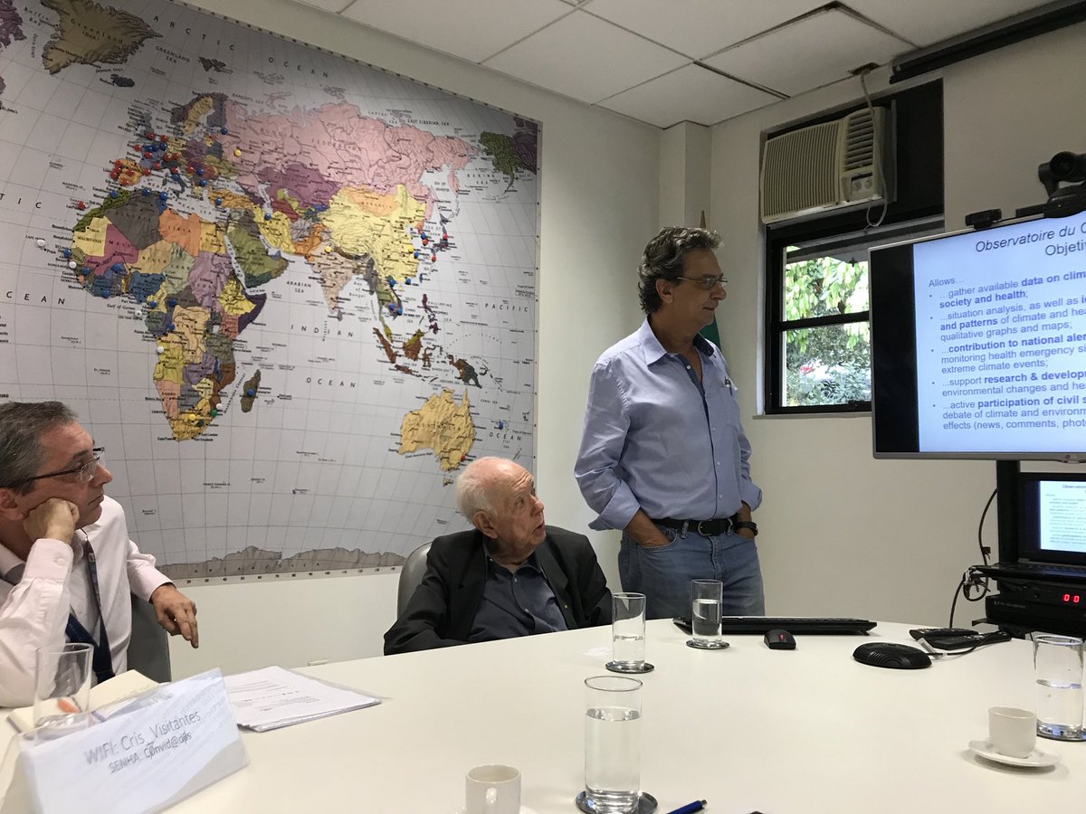 ird_brasil's tweet photo. Presentation at @fiocruz during the visit of the President of @ird_fr on new @billandmelindagates project on transborder transmission in #Amazonia https://t.co/9AuSzd6GhH